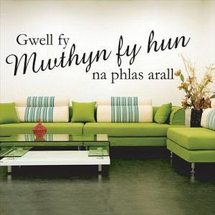 Gwell fy mwthyn fy hun na phlas arall