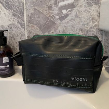 EtoEto Wash Bag ~ Green