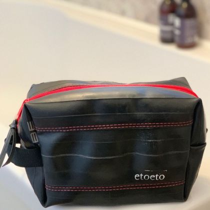 EtoEto Wash Bag ~ Red